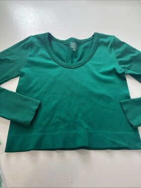 Faded Rose Essentials Large Green Long Sleeve Cropped Ribbed V Neck T